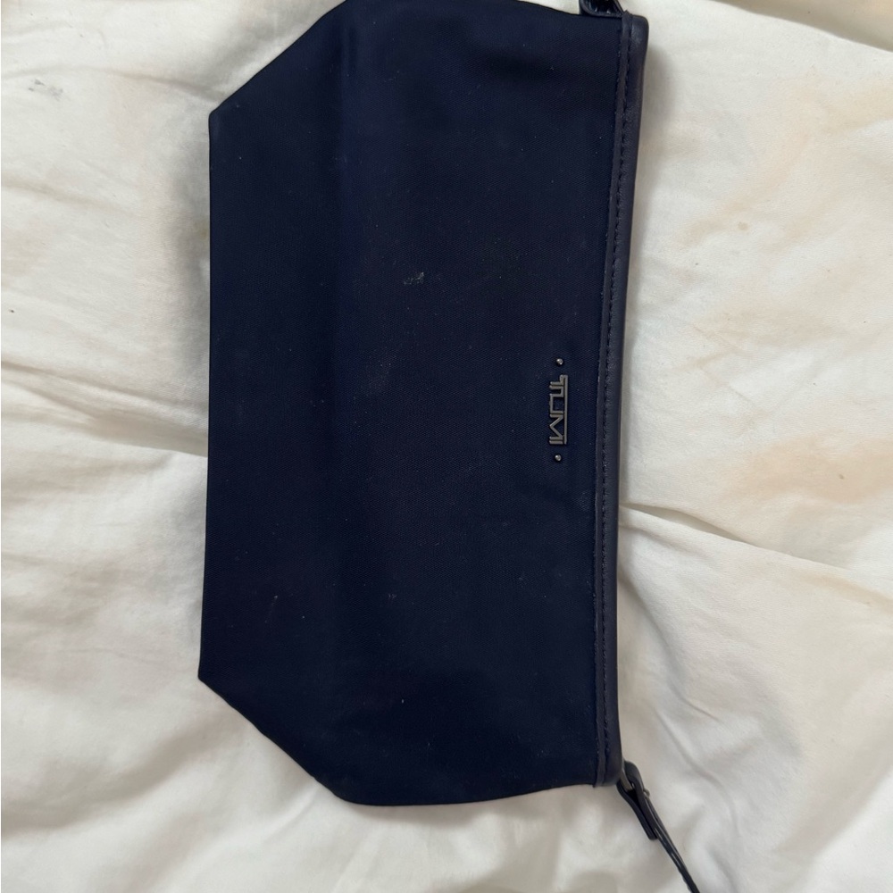 Tumi Black Toiletry Bag - Picture 5 of 8
